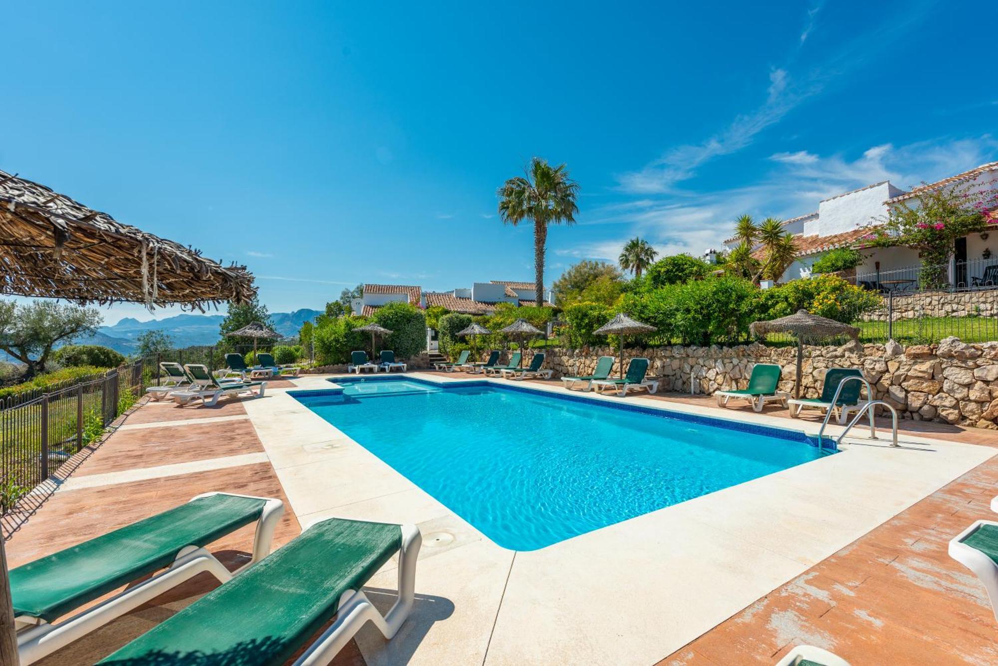 Cantueso Holiday Park Periana Exterior foto